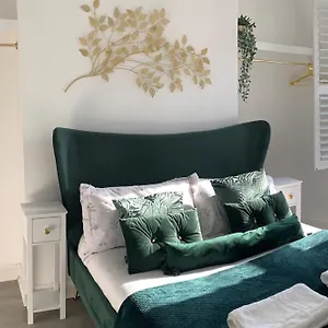  Apartment Modern Town Centre Flat - Free Shared Parking, King Size Bed, 5 Minutes Walk To United Kingdom